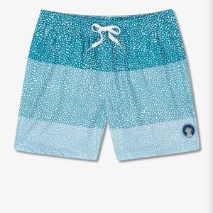 Chubbies NWT men’s The Whale Sharks classic swim trunks. Size L
